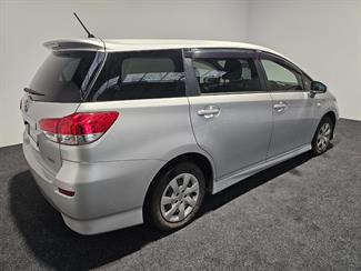 2012 Toyota WISH - Thumbnail