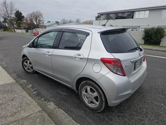 2011 Toyota Vitz - Thumbnail