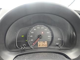 2011 Toyota Vitz - Thumbnail