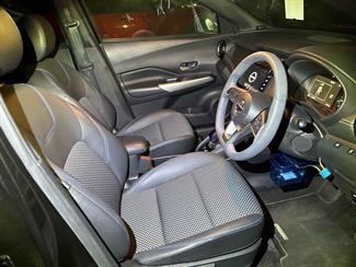 2021 Nissan KICKS - Thumbnail