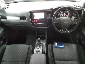 2017 Mitsubishi OUTLANDER - Thumbnail