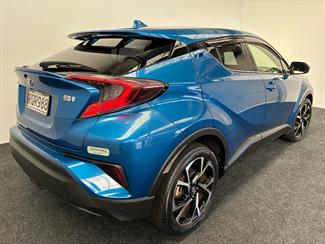 2017 Toyota C-HR - Thumbnail