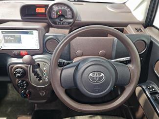 2012 Toyota SPADE - Thumbnail