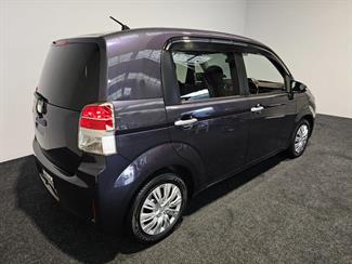 2012 Toyota SPADE - Thumbnail