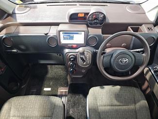 2012 Toyota SPADE - Thumbnail