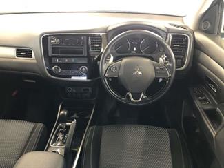 2017 Mitsubishi OUTLANDER - Thumbnail