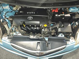 2006 Toyota Ractis - Thumbnail