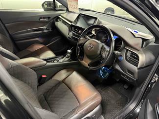 2017 Toyota C-HR - Thumbnail