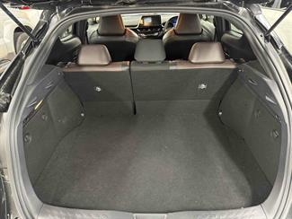 2017 Toyota C-HR - Thumbnail