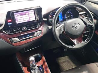 2017 Toyota C-HR - Thumbnail