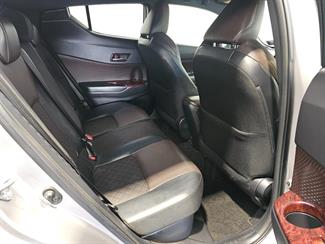 2017 Toyota C-HR - Thumbnail