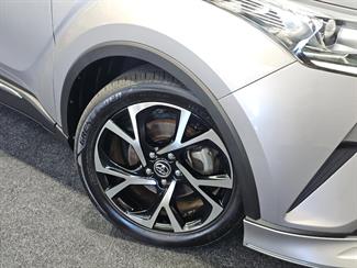 2017 Toyota C-HR - Thumbnail