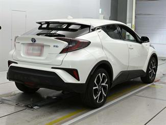 2017 Toyota C-HR - Thumbnail