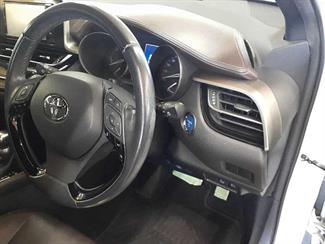 2017 Toyota C-HR - Thumbnail