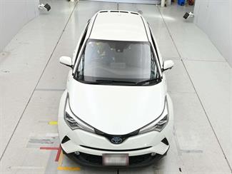 2017 Toyota C-HR - Thumbnail