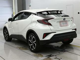 2017 Toyota C-HR - Thumbnail