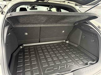 2017 Toyota C-HR - Thumbnail