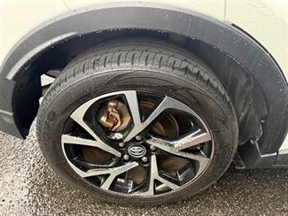 2017 Toyota C-HR - Thumbnail