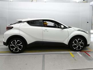 2017 Toyota C-HR - Thumbnail