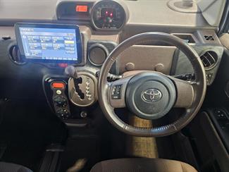 2014 Toyota SPADE - Thumbnail