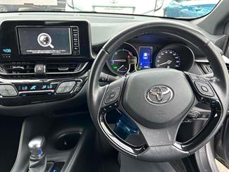 2017 Toyota C-HR - Thumbnail