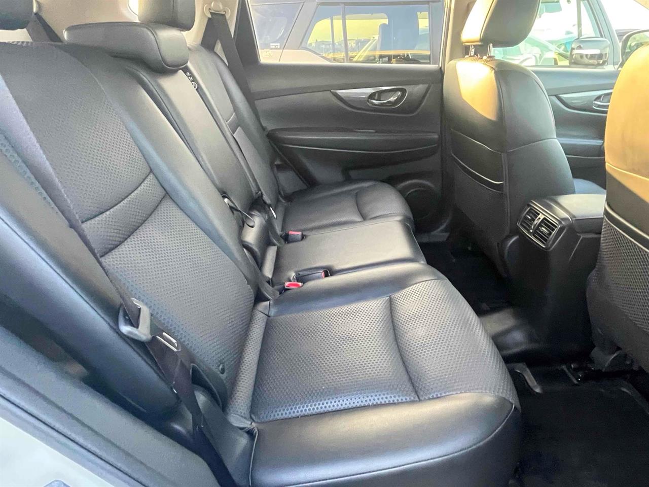 2017 Nissan X-TRAIL