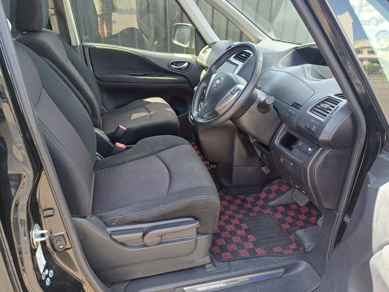 2013 Nissan SERENA
