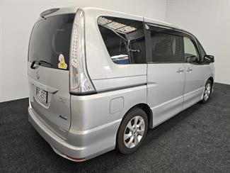 2012 Nissan SERENA - Thumbnail