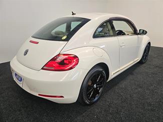 2013 Volkswagen Beetle - Thumbnail