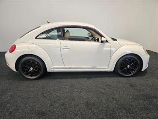 2013 Volkswagen Beetle - Thumbnail