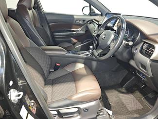 2017 Toyota C-HR - Thumbnail