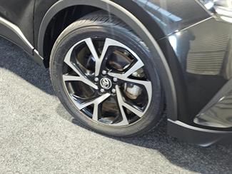 2017 Toyota C-HR - Thumbnail