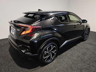2017 Toyota C-HR - Thumbnail
