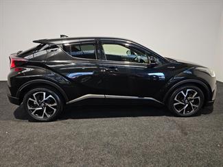 2017 Toyota C-HR - Thumbnail