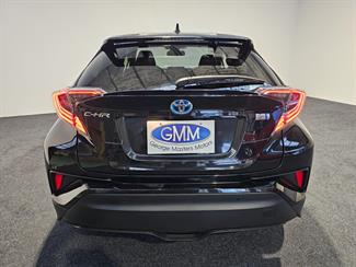 2017 Toyota C-HR - Thumbnail