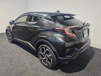 2017 Toyota C-HR - Thumbnail