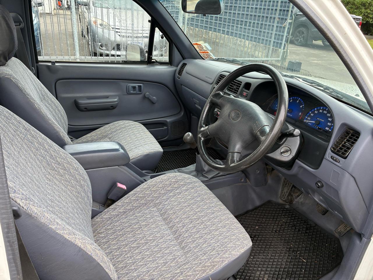 2004 Toyota Hilux