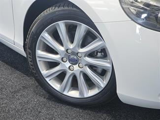 2015 Volvo V40 - Thumbnail