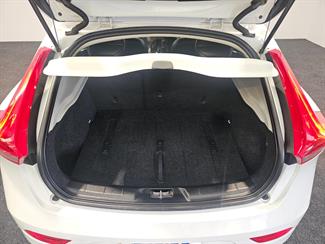 2015 Volvo V40 - Thumbnail