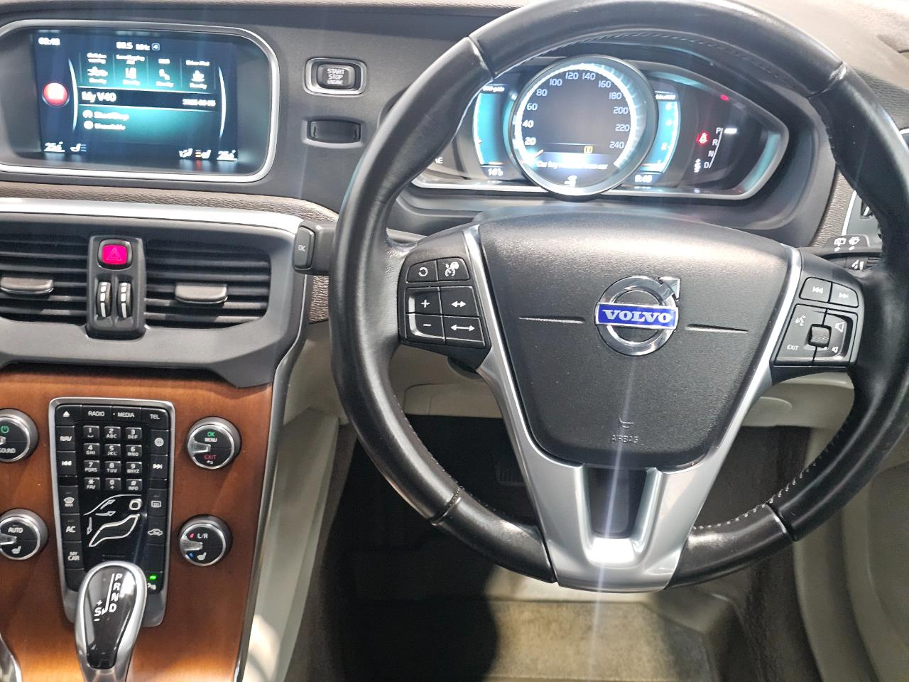 2015 Volvo V40