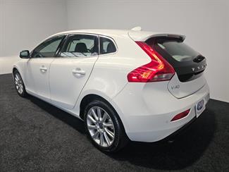 2015 Volvo V40 - Thumbnail