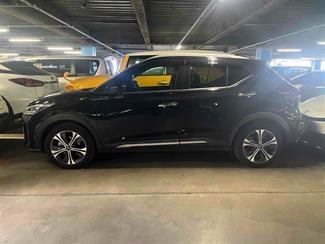 2021 Nissan KICKS - Thumbnail