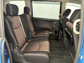 2015 Nissan SERENA - Thumbnail