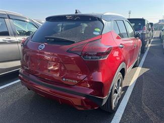 2021 Nissan KICKS - Thumbnail