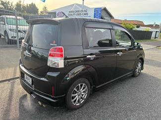 2012 Toyota SPADE - Thumbnail