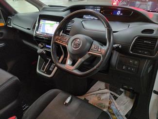 2017 Nissan SERENA - Thumbnail