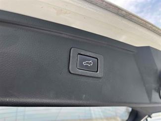 2017 Subaru Legacy - Thumbnail