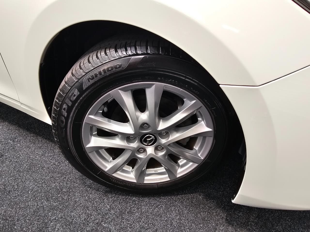 2017 Mazda AXELA
