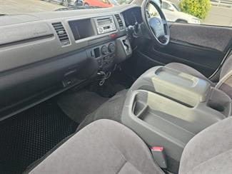 2010 Toyota Hiace - Thumbnail