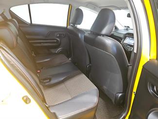 2015 Toyota AQUA - Thumbnail